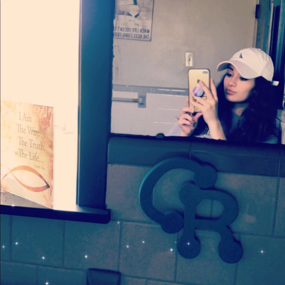 Meet your Posher, Celeste